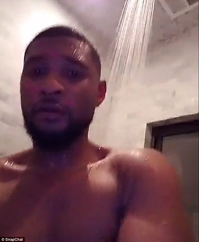 Usher strips NAKED for very explicit selfie